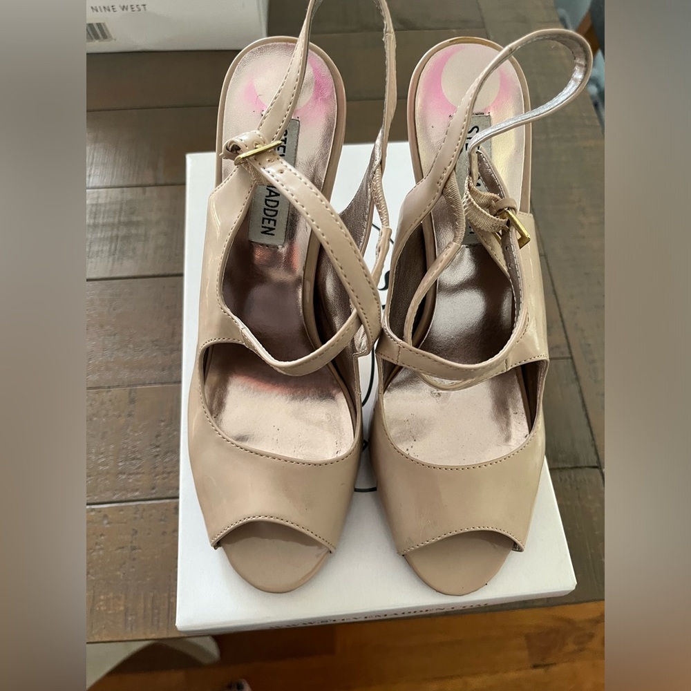 Steve Madden 
Women's Beige Peep Toe Heels